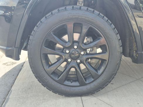 Used 2019 Jeep Grand Cherokee Altitude AWD/4WD image 12