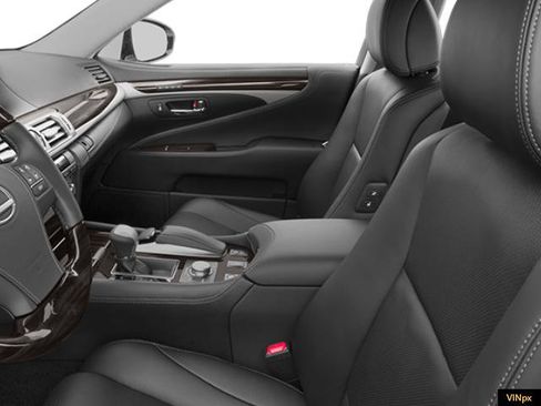 Used 2014 Lexus LS 460 w/ Comfort Package RWD image 6