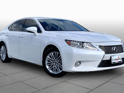 Used 2014 Lexus ES 350 w/ Luxury Package FWD image 3