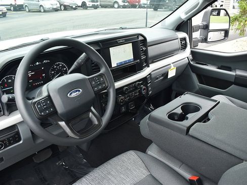 New 2025 Ford F350 XLT image 4