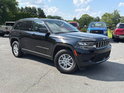 Used 2024 Jeep Grand Cherokee Laredo w/ Luxury Tech Group I AWD/4WD image 1