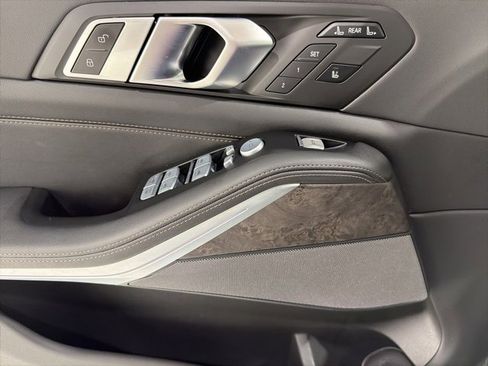 Used 2024 BMW X7 xDrive40i image 11