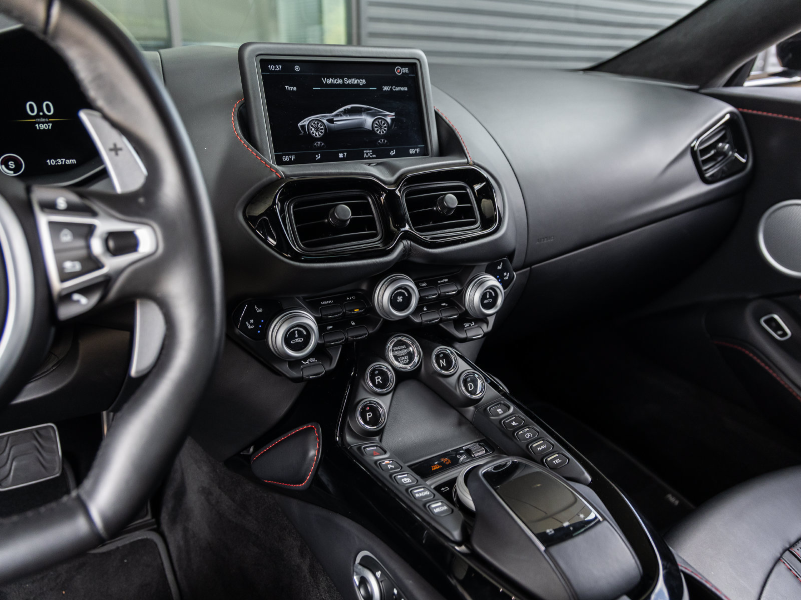 Used 2023 Aston Martin V8 Vantage Coupe RWD image 29