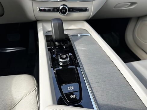 New 2025 Volvo XC60 B5 Plus w/ Protection Package Premier image 12