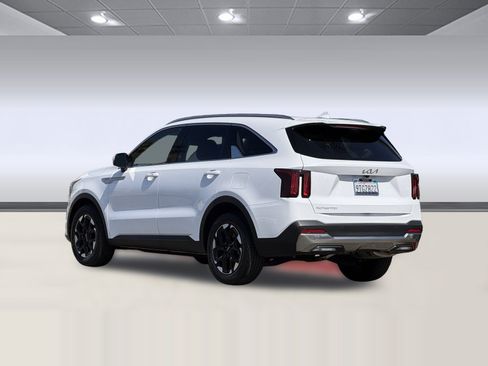 Used 2025 Kia Sorento S w/ Panoramic Sunroof Package FWD image 3