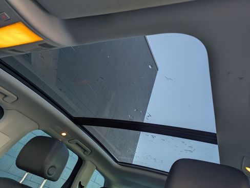 Used 2014 Volkswagen Touareg TDI image 21