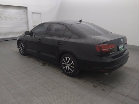 Used 2016 Volkswagen Jetta SE FWD image 3