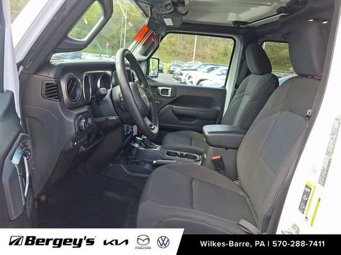 Used 2023 Jeep Wrangler Unlimited w/ Cold Weather Group AWD/4WD image 15