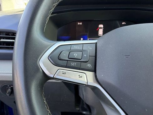 Used 2024 Volkswagen Taos SE image 13