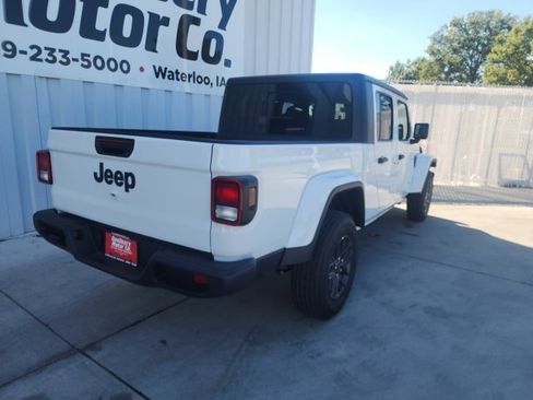 New 2025 Jeep Gladiator Sport image 18