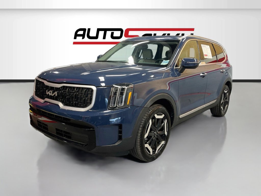 Used 2023 Kia Telluride S AWD/4WD image 3
