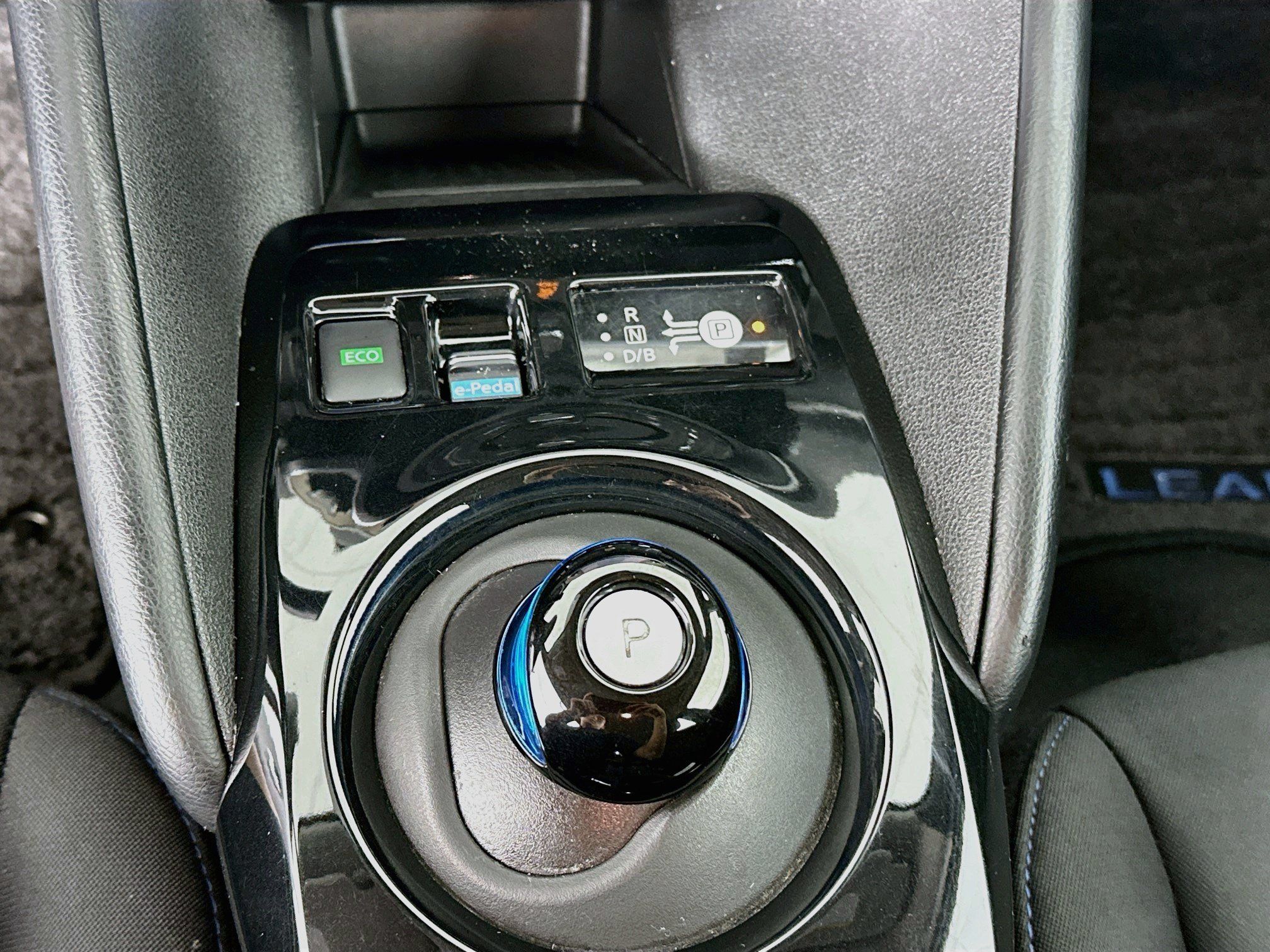 Used 2021 Nissan Leaf SV w/ SV Technology Package FWD image 25
