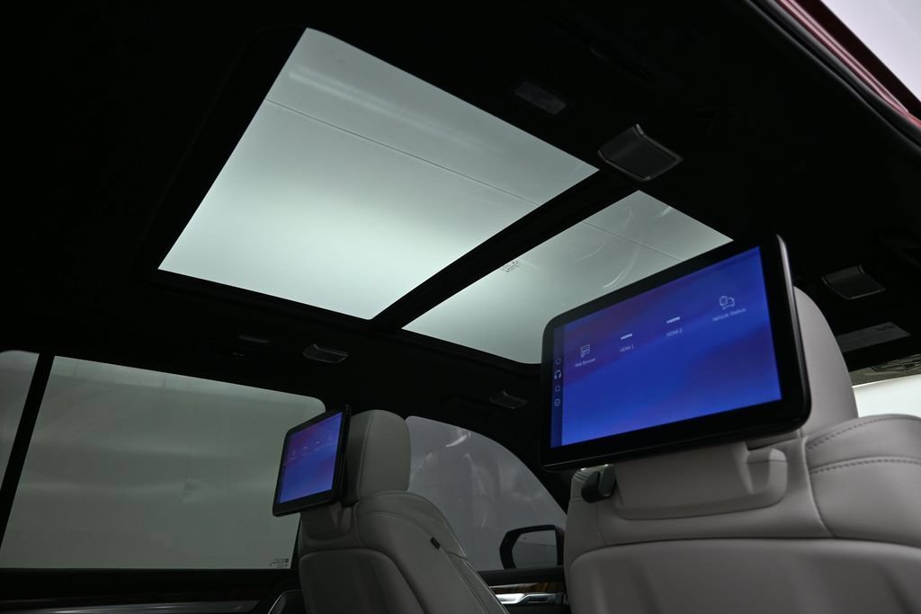Certified 2025 Cadillac Escalade ESV Sport Platinum w/ LPO, Floor Liner Package AWD/4WD image 43
