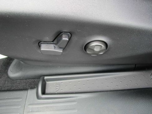 New 2026 Chrysler Pacifica Select FWD image 24