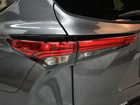 Used 2022 Toyota Highlander Limited image 15