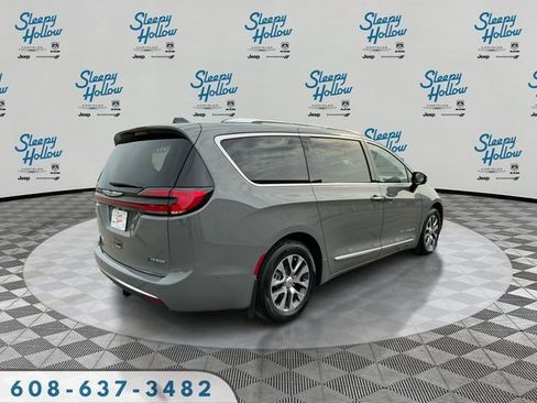 Used 2023 Chrysler Pacifica Pinnacle FWD image 5