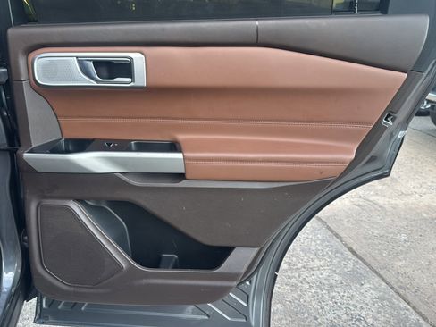 Used 2022 Ford Explorer King Ranch w/ Premium Technology Package image 27