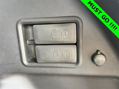 Used 2024 GMC Terrain SLT image 30