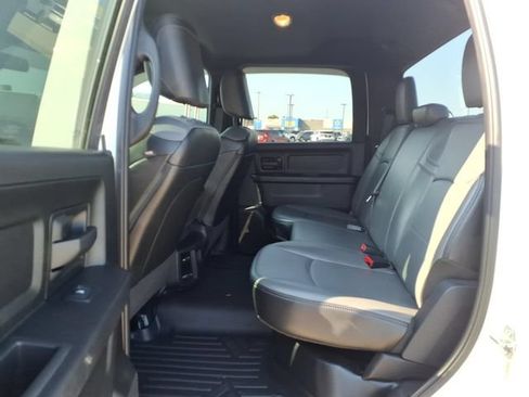 Used 2022 RAM 2500 Tradesman w/ Chrome Appearance Group AWD/4WD image 6