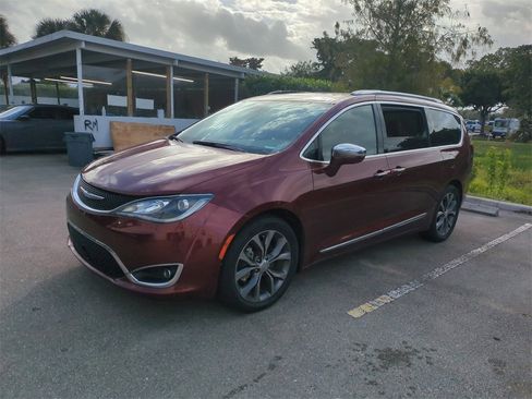Used 2018 Chrysler Pacifica Limited w/ Tire & Wheel Group image 10