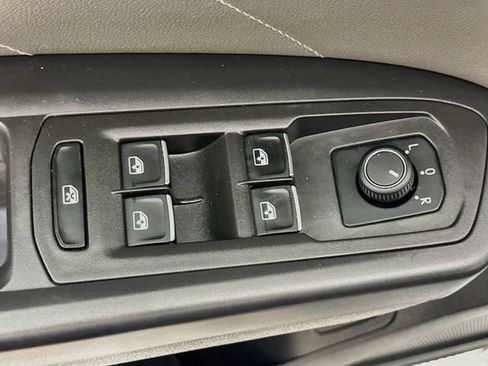 Certified 2023 Volkswagen Atlas SE w/ Black Wheel Package AWD/4WD image 18
