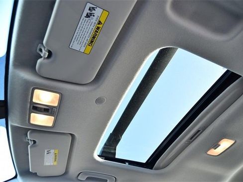 Used 2024 Hyundai Venue SEL image 22