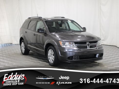 Used 2020 Dodge Journey SE FWD image 1