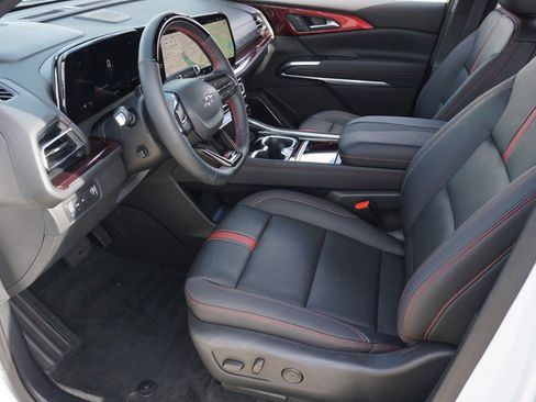 Used 2024 Chevrolet Traverse RS image 13