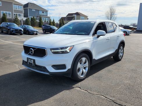 Used 2019 Volvo XC40 T5 Momentum image 8