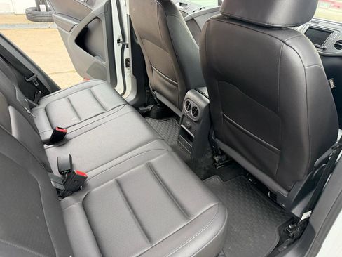 Used 2017 Volkswagen Tiguan S image 16