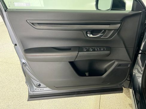 Used 2025 Honda CR-V Sport image 18