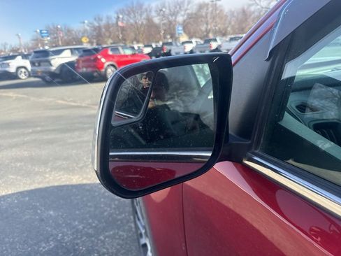 Used 2017 GMC Canyon Denali image 3