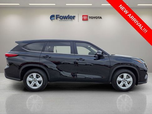 Used 2023 Toyota Highlander L FWD image 8