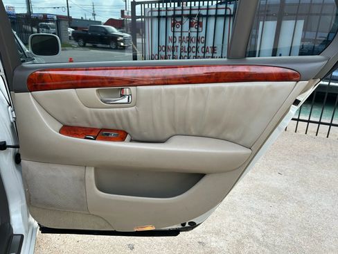 Used 2002 Lexus LS 430 RWD image 8