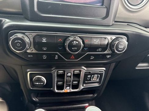 Used 2019 Jeep Wrangler Unlimited Sahara AWD/4WD image 24