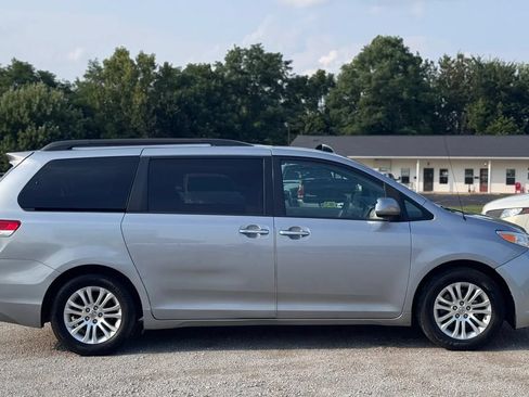 Used 2013 Toyota Sienna XLE w/ Entertainment Pkg FWD image 7
