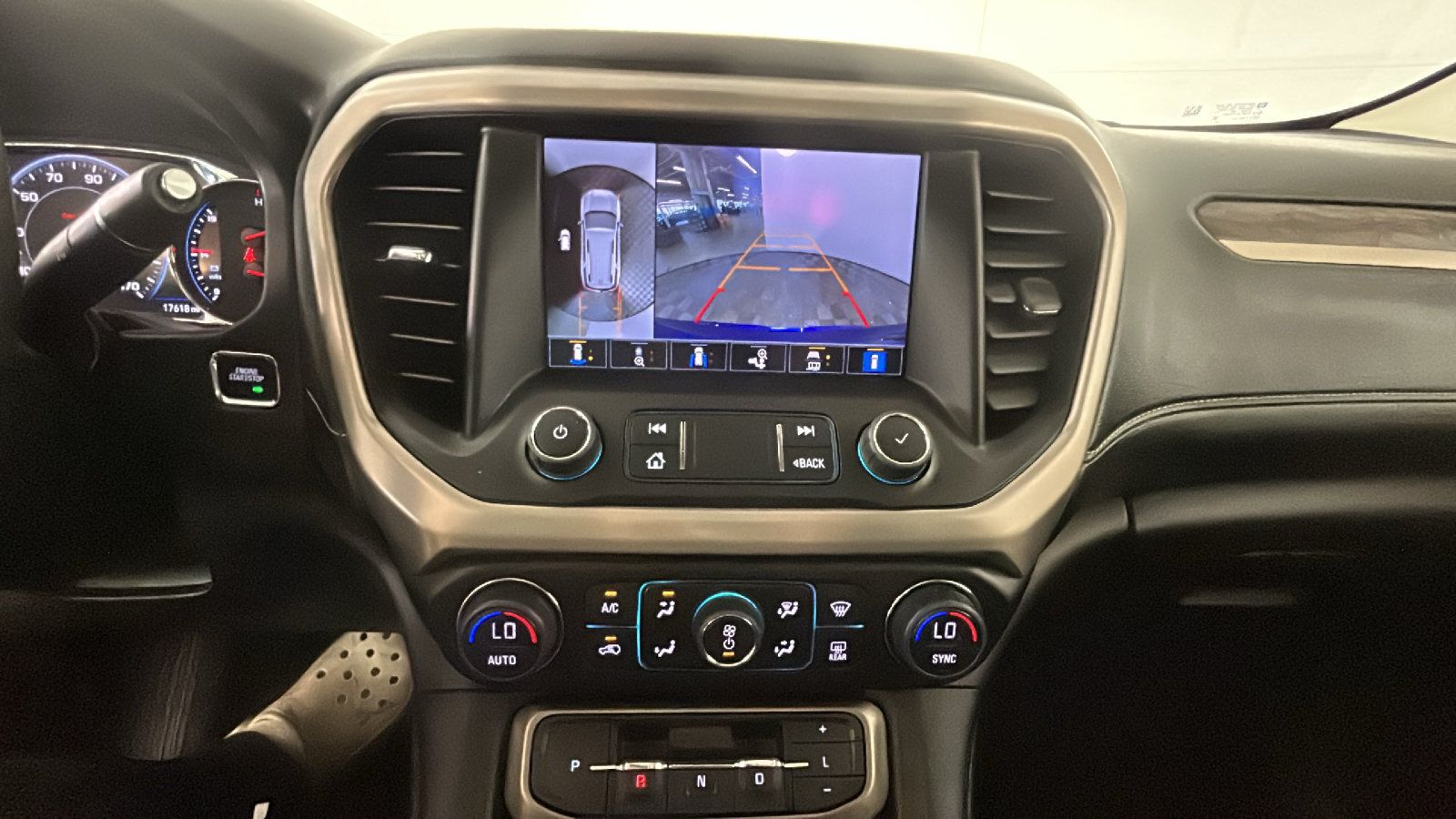 Used 2023 GMC Acadia Denali w/ Denali Technology Package AWD/4WD image 29