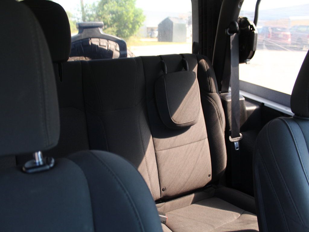 Used 2022 Jeep Wrangler Sport AWD/4WD image 12