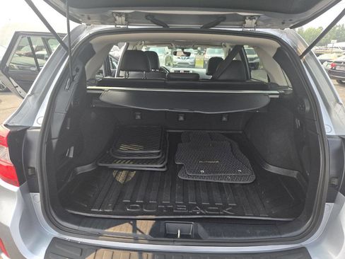 Used 2017 Subaru Outback 2.5i Limited image 18