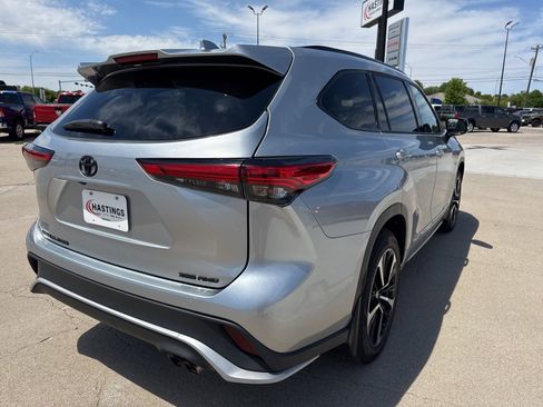 Used 2022 Toyota Highlander XSE AWD/4WD image 7