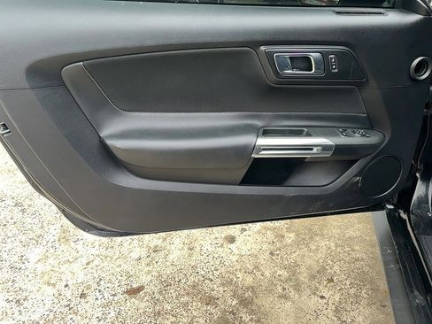 Used 2019 Ford Mustang Coupe image 9