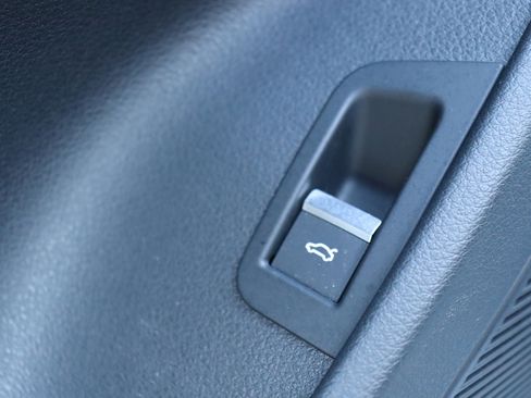 Used 2019 Audi Q8 Premium Plus w/ Premium Plus image 25