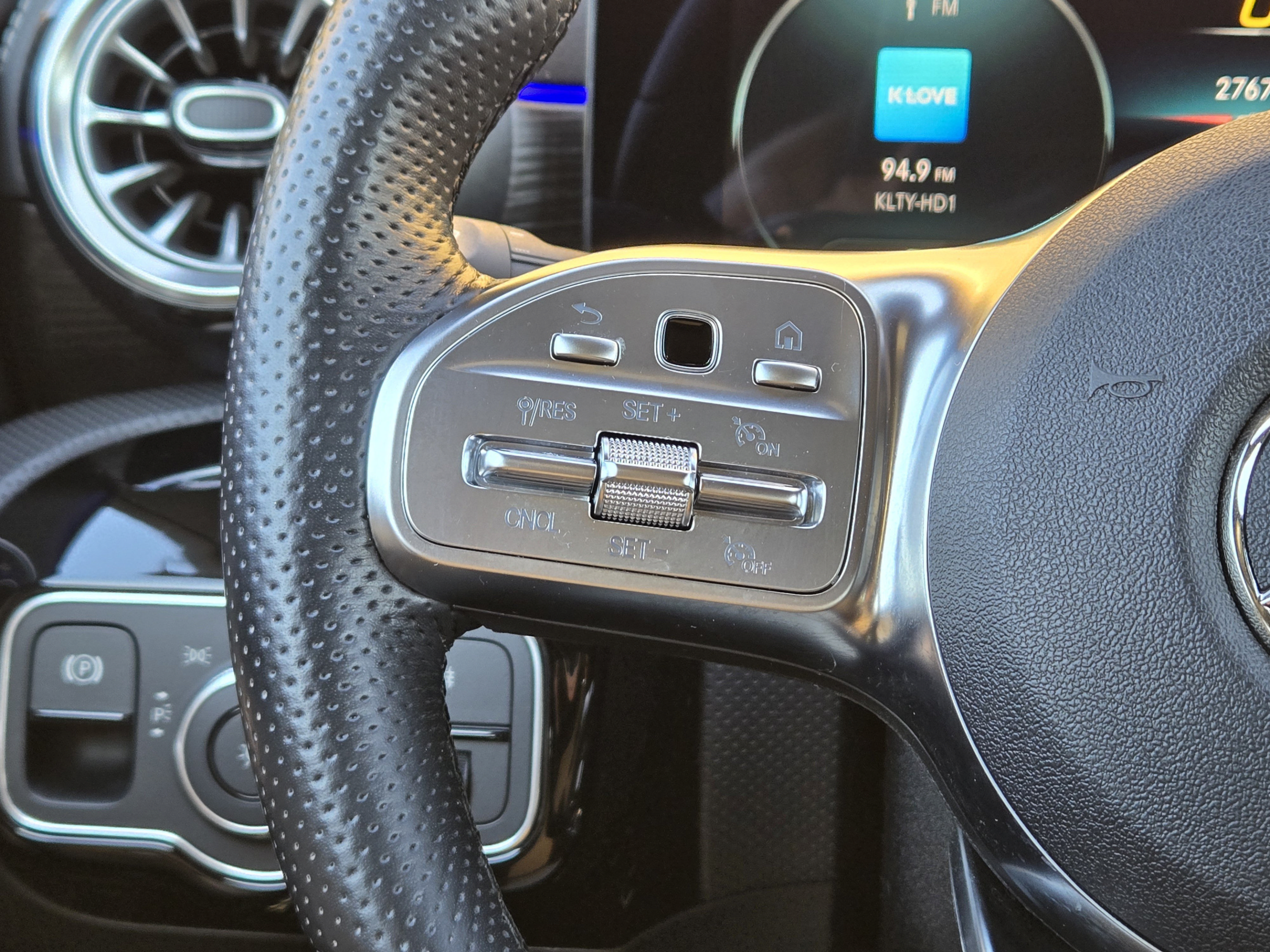 Used 2023 Mercedes-Benz CLA 250 4MATIC image 23