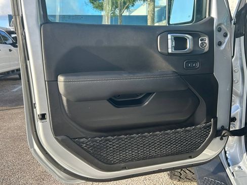 Used 2022 Jeep Gladiator Overland w/ Popular Equipment Package AWD/4WD image 34
