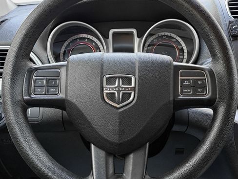Used 2019 Dodge Journey SE FWD image 16