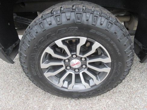 Used 2021 GMC Sierra 1500 AT4 w/ AT4 Value Package AWD/4WD image 10