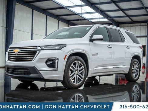 Used 2023 Chevrolet Traverse High Country image 1