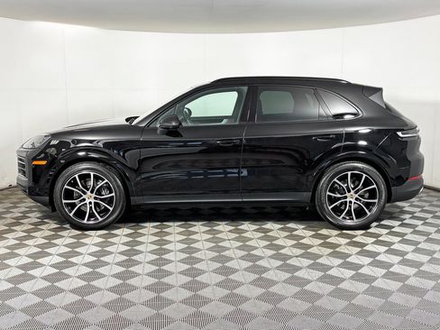 Used 2024 Porsche Cayenne image 2