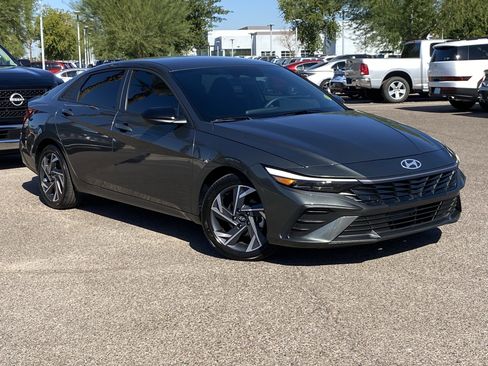 Certified 2025 Hyundai Elantra Sport image 31