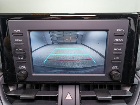 Used 2019 Toyota RAV4 LE AWD/4WD image 18